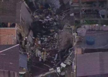 Prédio desaba no Rio de Janeiro e 12 ficam feridos; Veja vídeo
