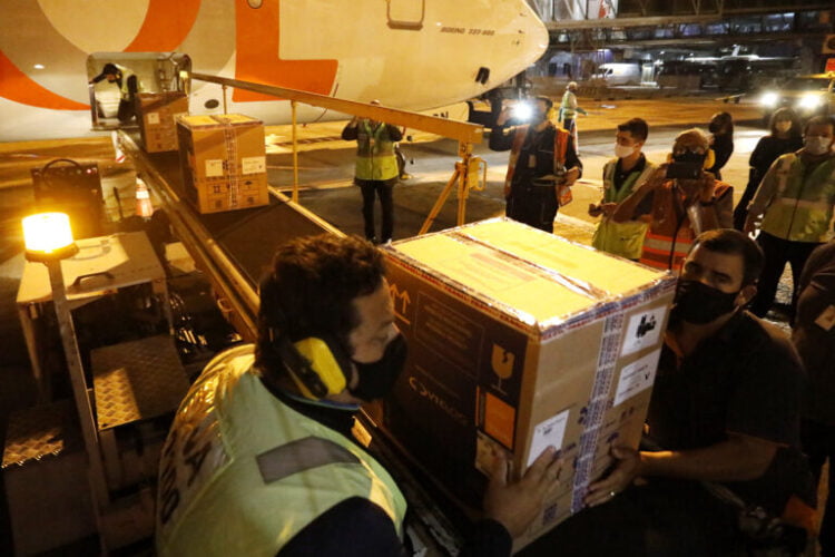 Pernambuco recebe o maior lote de vacinas da Pfizer