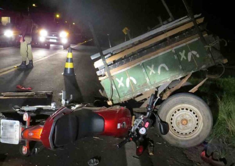 Colisão entre motocicleta e carroça deixa uma pessoa ferida em São José do Egito