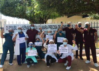 Profissionais da enfermagem aderem a paralisação nacional e realizam atos em PE. Profissionais do HREC aderem.