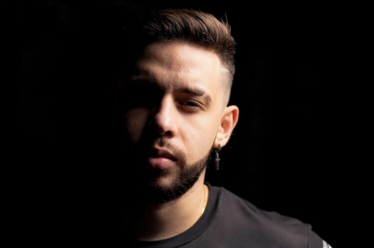 Buxexa é desligado do Fluxo após comentários transfóbicos em live. Ele é conhecido pela simpatia  e gentileza.