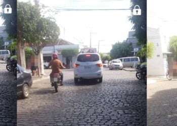 Mistério: Carro do Tribunal de Contas acompanha filmando carro da coleta de lixo de Iguaracy