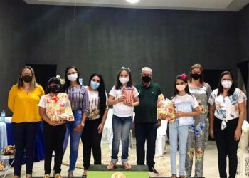 Aluna da Escola Anchieta Torres vence etapa municipal do concurso Ler Bem 2021
