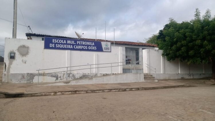 Afogados: Prefeitura anuncia reforma da escola Petronila de Siqueira, no bairro Sobreira