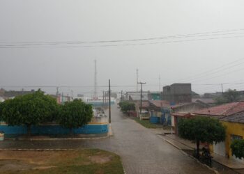 Tarde chuvosa em Riacho do Meio, confira imagens