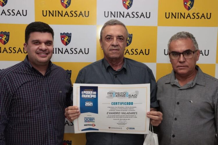 Prefeito de SJE, Evandro Valadares, recebe prêmio “Prefeito Expressão 2017/2020”