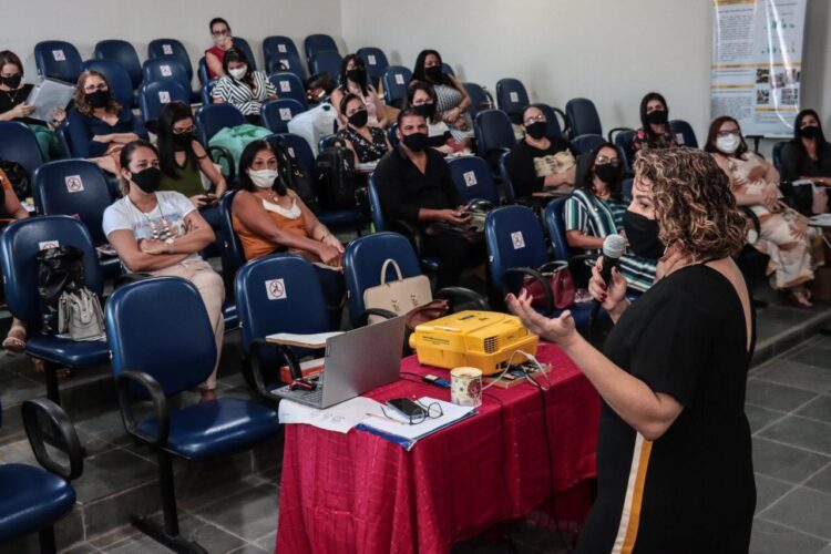 Secretaria de Educação e Gestores Escolares debatem práticas inovadoras em Afogados