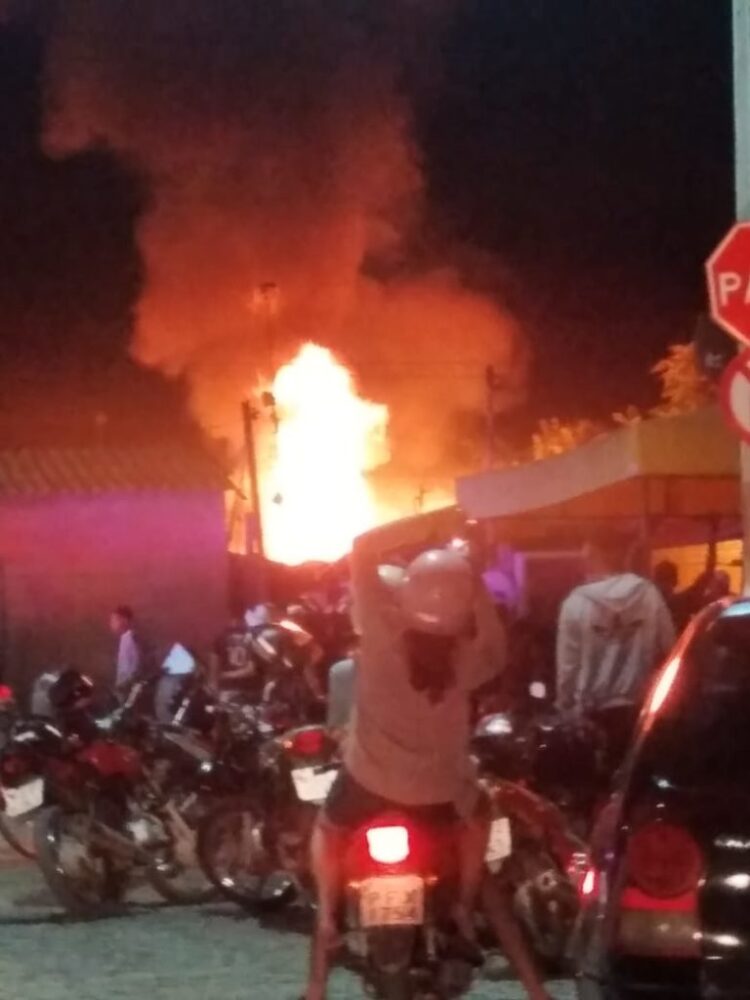 Incêndio gera prejuízo na Feira Livre de Serra Talhada