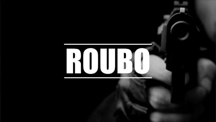 Em Arcoverde, homens armados rendem motorista, fazem o mesmo de refém e roubam parte da carga
