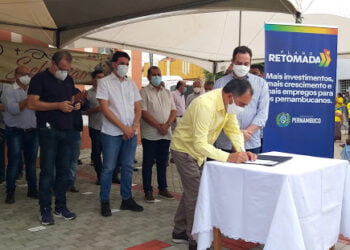 Paulo Câmara assina ordem de serviço da PE-380 que liga a PE-320 a Ibitiranga