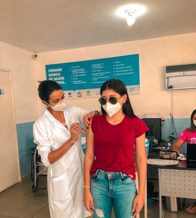 São José do Egito começou vacinar adolescentes entre 14 e 17 anos nesta segunda (30)