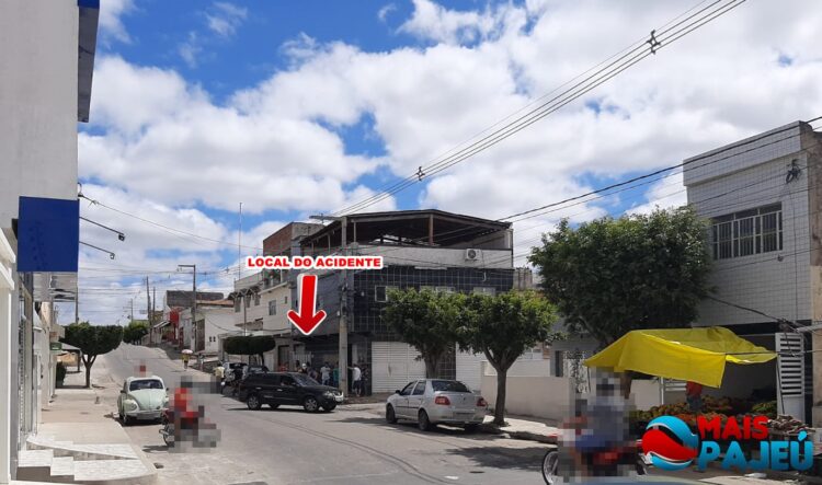 Carro desgovernado atropela dois homens no Centro de Afogados