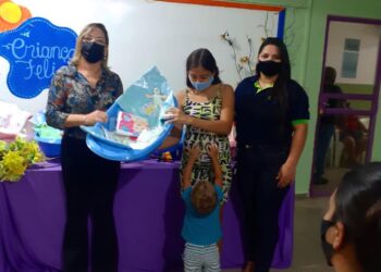 Tuparetama: Gestantes recebem kits com enxovais para bebês