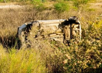 Colisão entre carro e trem deixa três mortos em Serra Talhada