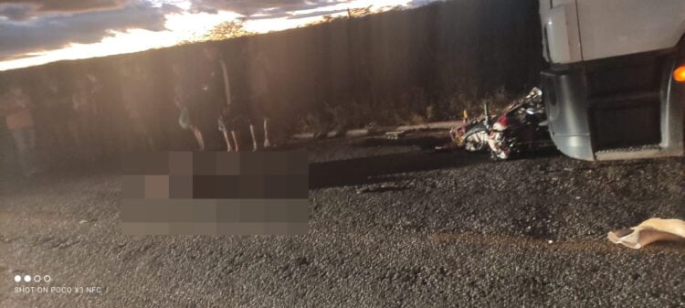 Acidente envolvendo caminhão, moto e bicicleta deixa um morto e dois feridos em São José do Egito