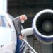 Ex-presidente Lula desembarca em Pernambuco e é recebido por aliados
