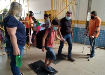 Secretário de Educação acompanhou de perto volta das aulas presenciais em SJE