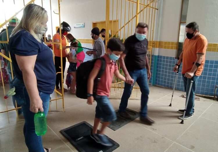 Secretário de Educação acompanhou de perto volta das aulas presenciais em SJE