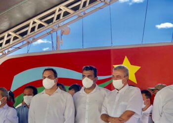 Paulo Câmara esteve em São José do Egito visitando obras executadas e anunciando investimentos