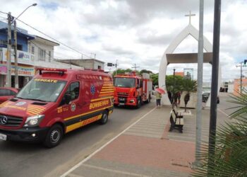 Mulher cai de varanda e é socorrida pelos Bombeiros em São José do Egito