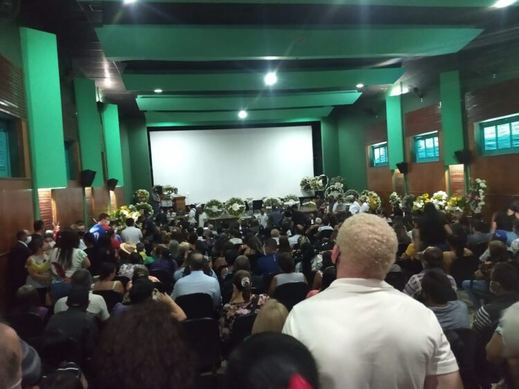 Emoção na despedida de Anchieta Santos, veja imagens