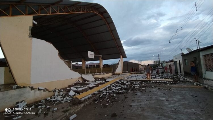 Super ventania causa prejuízos e medo em Sítio dos Nunes, confira fotos e vídeos