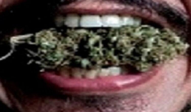 Em Afogados, jovem percebe presença de policiais e esconde maconha na boca
