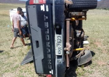 Carro capota e mata esposa de proprietário de rádio no Sertão