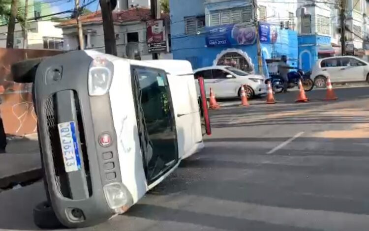 Colisão entre ambulância de Tabira e carro deixa passageiros feridos
