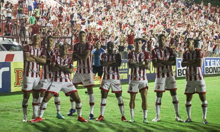Náutico precisa vencer 7 dos 9 jogos restantes para subir para série A