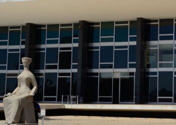 STF: estados e municípios podem vacinar adolescentes