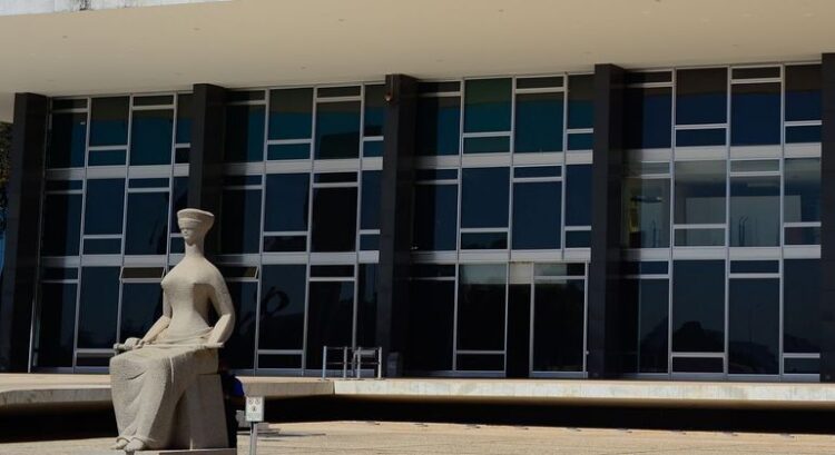 STF: estados e municípios podem vacinar adolescentes