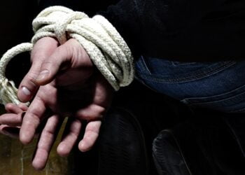 PM encontra homem amarrado em Serra Talhada após espancar esposa e agredir mãe