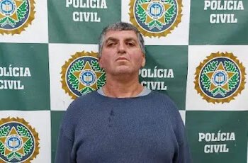 Homem mata vizinho após reclamação de galo que aprendeu a cantar ‘Bolsonaro’