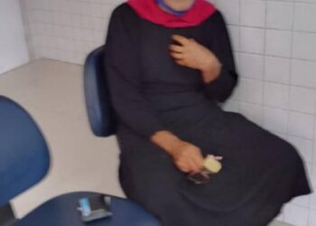 Afogados: homem vestido de mulher é preso pela polícia portando faca e máquina de choque