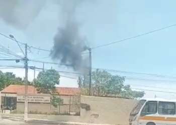 Poste de energia explode em frente de escola em Serra Talhada, veja vídeo