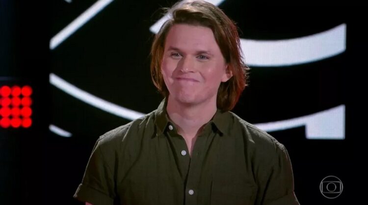Carlos Filho, de Serra Talhada, passa para a próxima fase do The Voice Brasil