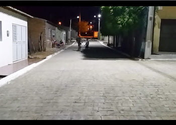 Anchieta Patriota inaugura calçamentos, saneamento básico e iluminação de LED em ruas do Bela Vista, em Carnaíba