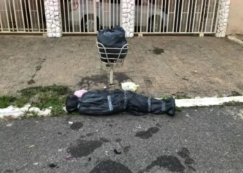 Cadáver de mentira em saco preto mobiliza equipe do Corpo de Bombeiros