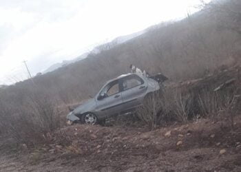 Carro capota e deixa dois jovens feridos em Arcoverde