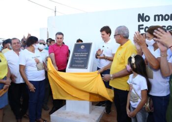 Tuparetama inicia a semana com inauguração, entregas de veículos e assinatura de ordens de serviços