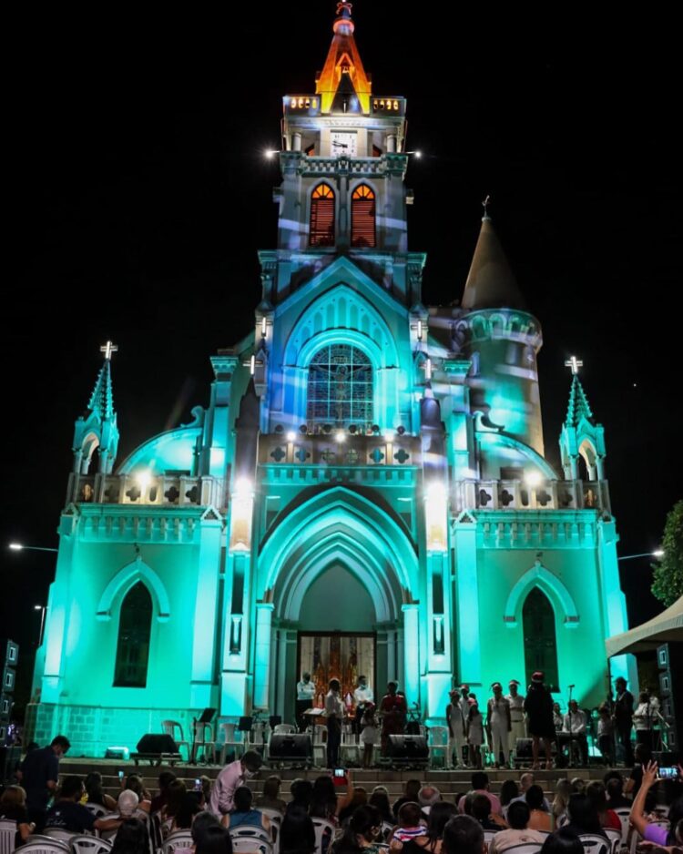 Cantata e iluminação da catedral abrilhantam o natal em Afogados