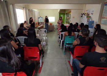 A Secretaria de Educação de Carnaíba realizou a entrega dos certificados do Curso de Libras aos profissionais e familiares de alunos com surdez
