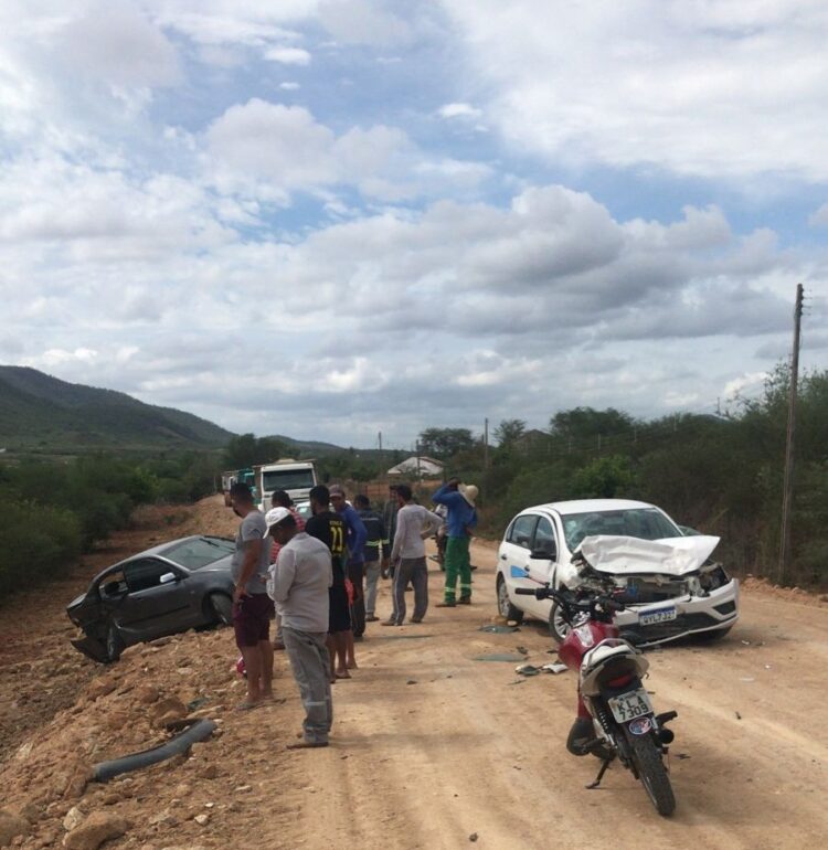 Choque entre veículos envolvendo afogadenses na PE 310