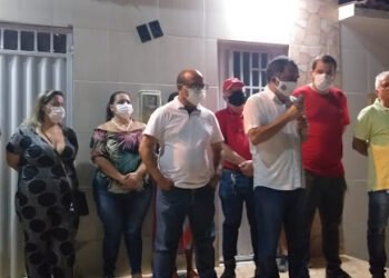 Anchieta Patriota inaugura 2.310 metros quadrados de calçamentos no bairro Carnaíba Velha