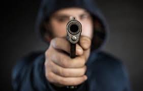 Em São José do Egito, dois homens armados vão a residência da vítima e a ameaçam de morte