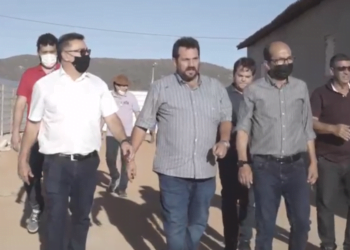 Prefeito Wellington visita no Novo Arcoverde obras de reforma que estão sendo executadas