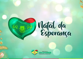 Praça Winston Siqueira, no centro de Arcoverde, começa a receber ornamentação de Natal