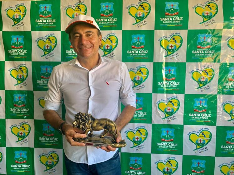 Troféu Leão do Norte para o prefeito Irlando da Parabólica