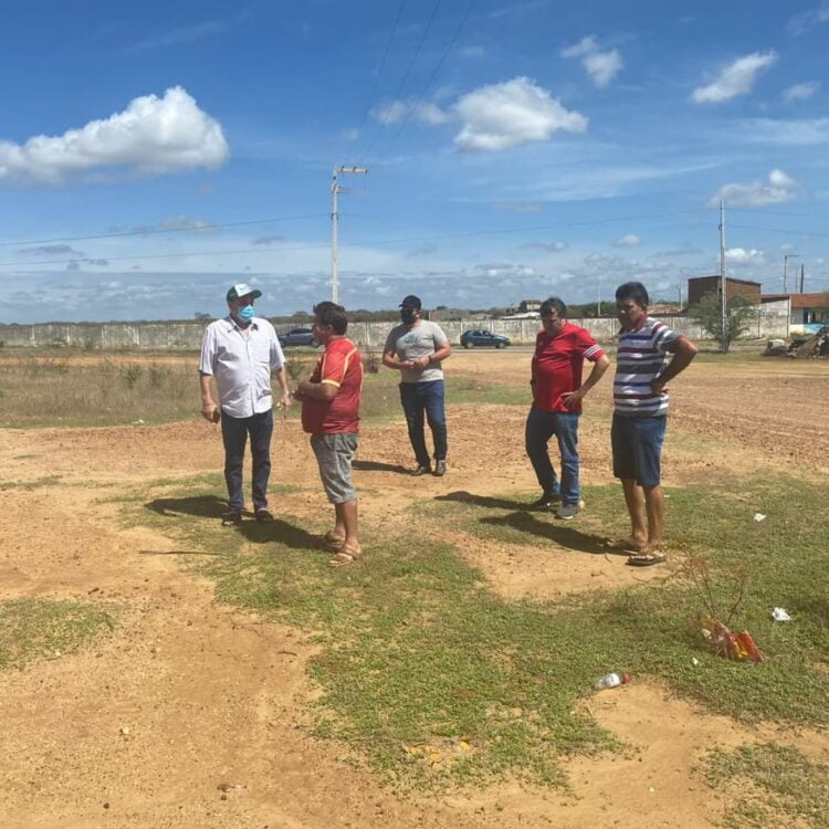 Prefeito e Secretário de Educação visitam Riacho do Meio no fim de semana